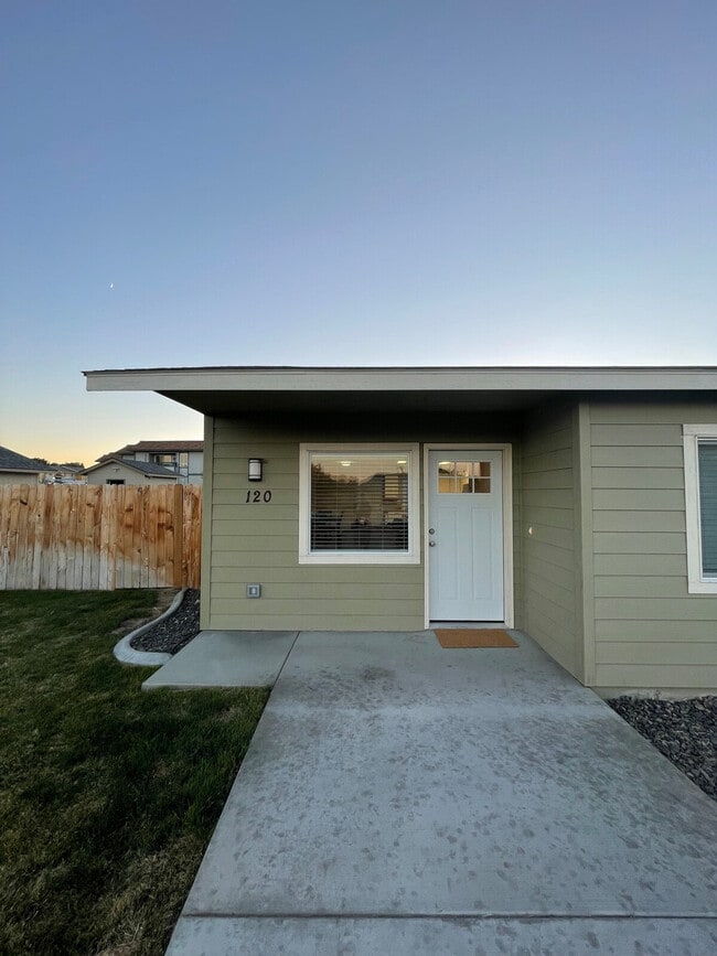 601 S Kent St in Kennewick, WA - Building Photo - Building Photo