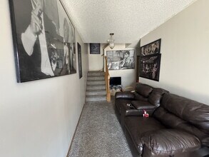 577 Woodduck Dr in Woodbury, MN - Foto de edificio - Building Photo