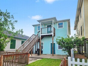 5617 Avenue R in Galveston, TX - Foto de edificio - Building Photo