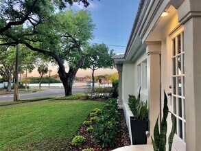 1801 Beach Dr NE in St. Petersburg, FL - Building Photo - Building Photo