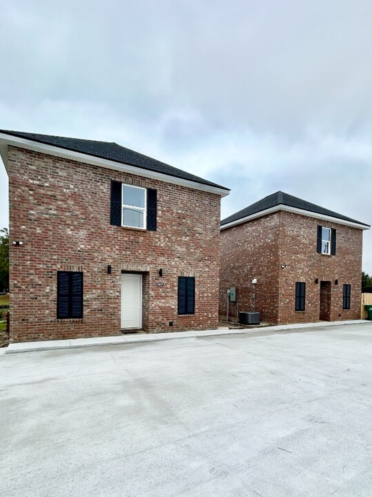 1977 Bayou Rd in Thibodaux, LA - Building Photo