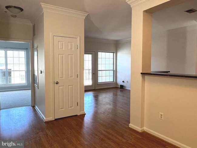 4852 Eisenhower Ave in Alexandria, VA - Foto de edificio - Building Photo