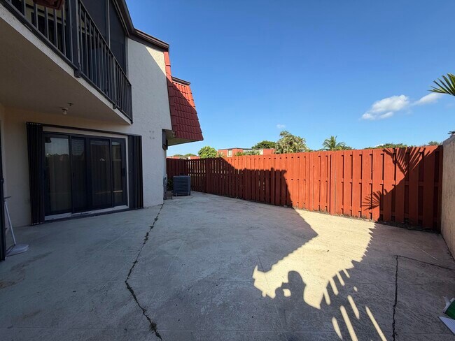 3768 Victoria Dr in West Palm Beach, FL - Building Photo - Building Photo