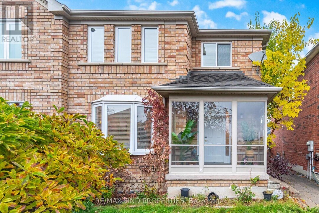 5903 Shelford Terrace in Mississauga, ON - Building Photo