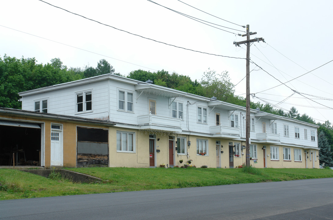 128-140 W 7th St in Mount Carmel, PA - Building Photo