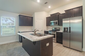 14097 Plantation Oaks Dr in Gulfport, MS - Building Photo - Building Photo