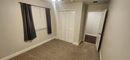 104 Arrowhead Dr in Sanger, TX - Building Photo - Building Photo