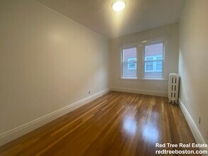 244 Winchester St, Unit 1 in Brookline, MA - Building Photo - Building Photo