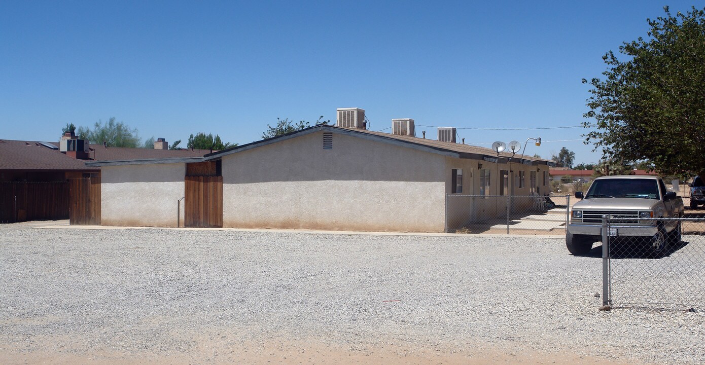 21362 Nisqually Rd in Apple Valley, CA - Foto de edificio