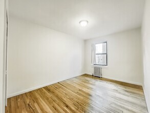 811 9th Ave in New York, NY - Building Photo - Building Photo