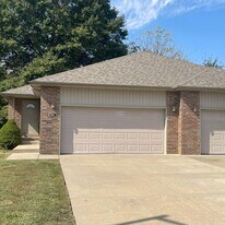 1995 S Farm Rd in Springfield, MO - Building Photo