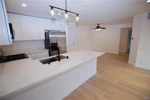 6820 Remmet Ave, Unit 304 in Canoga Park, CA - Building Photo