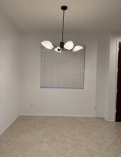 28063 Catherine Dr, Unit Beautiful Condo in Santa Clarita, CA - Building Photo - Building Photo