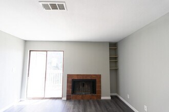 2501 Gulf Fwy, Unit 260C in Dickinson, TX - Foto de edificio - Building Photo