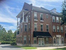 8728 Arbor Creek Dr in Charlotte, NC - Building Photo