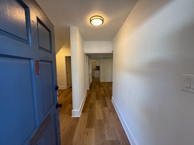 715 Pacific Ave, Unit B-208 in Long Beach, CA - Building Photo - Building Photo