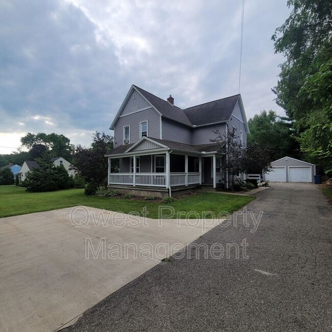 714 4 Mile Rd NW in Walker, MI - Building Photo - Building Photo