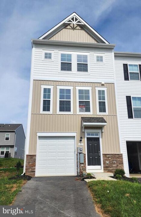 412 Husky Trl in Martinsburg, WV - Building Photo