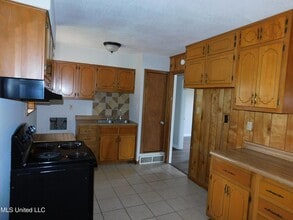 7858 Cherry Valley Blvd in Southaven, MS - Building Photo - Building Photo