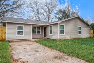 5755 Heron Dr in Houston, TX - Building Photo - Building Photo