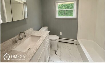 13 Elm St in Newport, ME - Building Photo - Building Photo