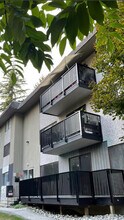 908 Berkley Rd in North Vancouver, BC - Building Photo - Building Photo