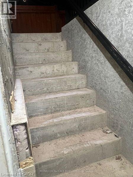 1 Banks Dr in Brampton, ON - Building Photo - Building Photo