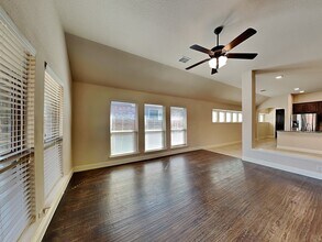 1517 Yellowthroat Dr in Little Elm, TX - Foto de edificio - Building Photo