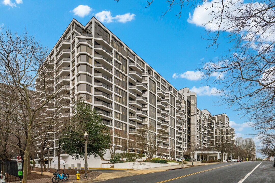 The Atrium in Arlington, VA - Building Photo