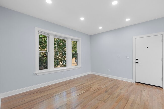 3805 W Belle Plaine Ave in Chicago, IL - Building Photo - Building Photo