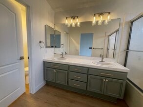 4466 San Joaquin St in Oceanside, CA - Foto de edificio - Building Photo