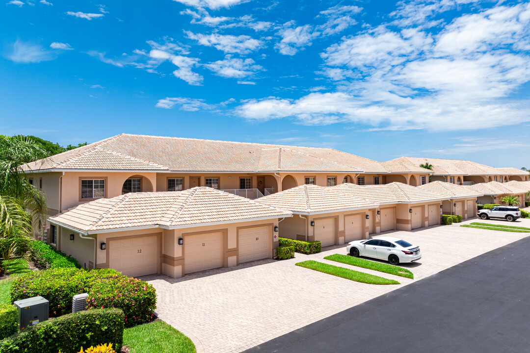 Sunstone on the Fairways in Naples, FL - Building Photo