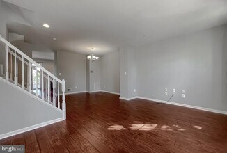 23117 Primrose Wy in California, MD - Foto de edificio - Building Photo