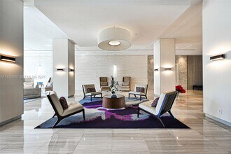 100 Bayview Dr in Sunny Isles Beach, FL - Building Photo - Building Photo