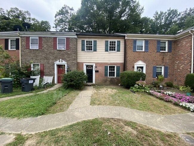 property at 504 Olde Greenwich Cir