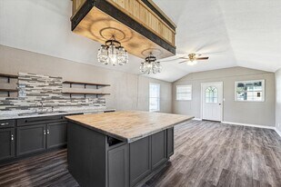 135 Canvasback Cay S in Baytown, TX - Building Photo