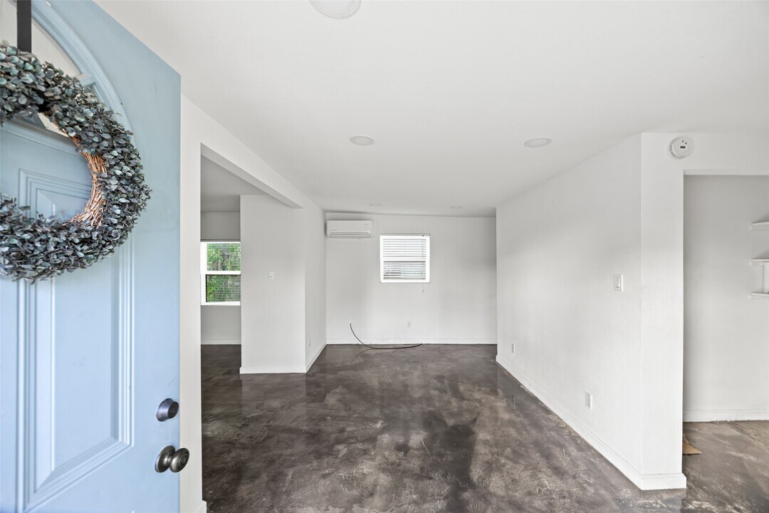 7303 Market St in Houston, TX - Foto de edificio