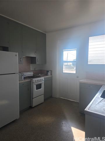 94-819-819 Farrington Hwy in Waipahu, HI - Building Photo