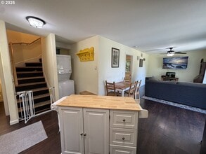 94516 Riley Creek Way in Gold Beach, OR - Building Photo - Building Photo