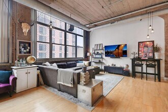 521 S 7th St in Minneapolis, MN - Building Photo - Building Photo