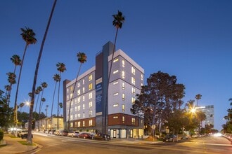 Miles at Harvard | Live Simply ||Co-Living in Los Angeles, CA - Foto de edificio - Building Photo