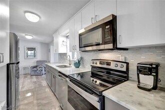 2047 Harbor Ln in Naples, FL - Building Photo - Building Photo