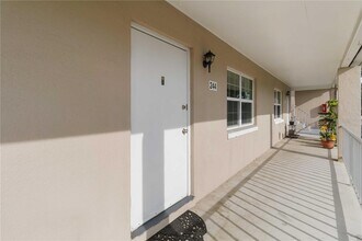 2500 Lee Rd, Unit 244 in Winter Park, FL - Foto de edificio - Building Photo