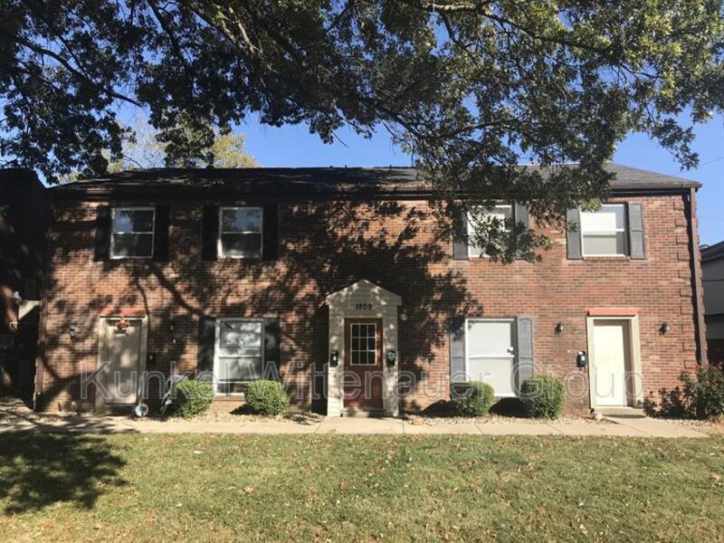 1805 Jamestown Rd in Swansea, IL - Building Photo