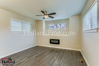 3333 SE Oakmeade Ave in Hillsboro, OR - Building Photo - Building Photo