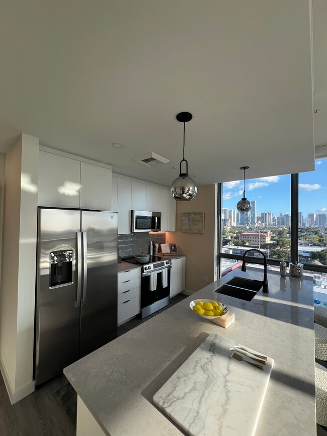 153 NW 31st St, Unit B2 in Miami, FL - Building Photo - Building Photo