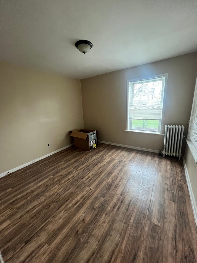 138 W 70th St, Unit Apt 1 in Chicago, IL - Foto de edificio - Building Photo