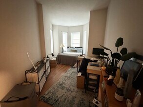 96 Hammond St, Unit 2 in Boston, MA - Foto de edificio - Building Photo