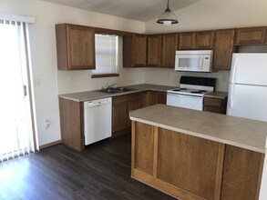 1342 N Aksarben Ct in Wichita, KS - Building Photo - Building Photo