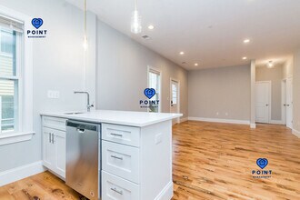 244 Leyden St, Unit 2 in Boston, MA - Foto de edificio - Building Photo